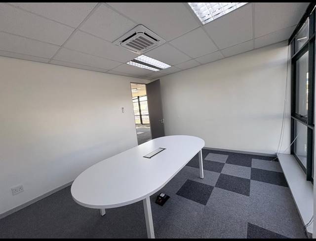 354M² OFFICE TO LET IN MIDRIDGE PARK